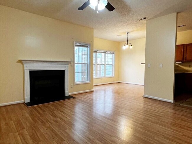 Building Photo - 3 Bedroom 2.5 bath One Garage