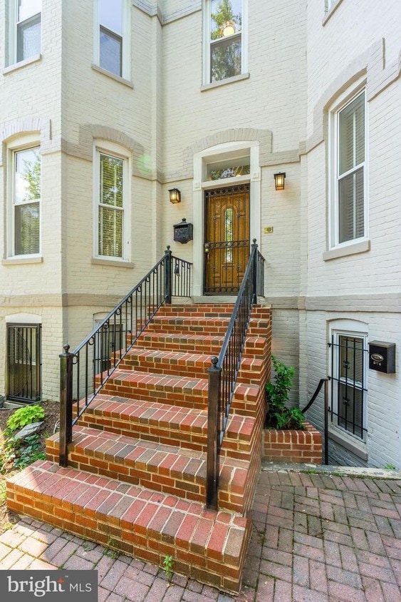 Primary Photo - 600 Q St NW