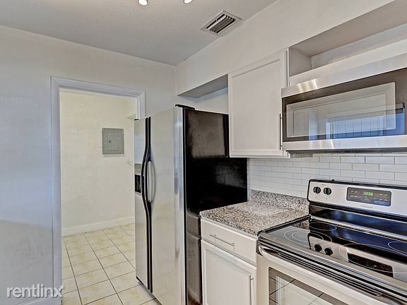 Building Photo - 2 br, 2 bath House - 495 SE Airoso Blvd