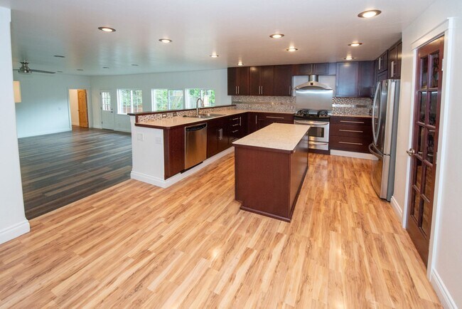 Photo - 1324 Zarvis Pl House