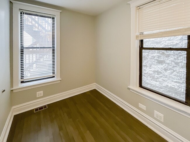 Foto del edificio - 1320 W Diversey Pky