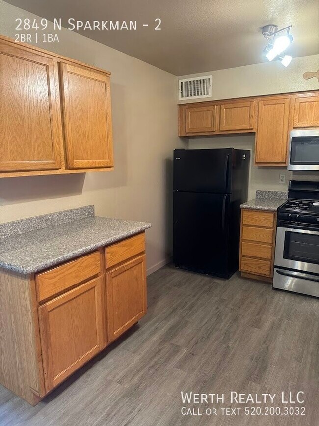 Building Photo - Desirable Unit in Quiet Community! Washer ...