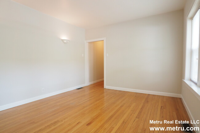 Building Photo - 2525 W Ardmore Ave