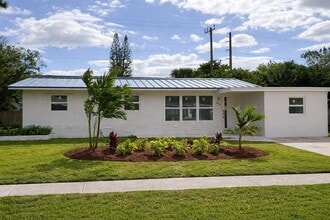 Building Photo - 442 SW 14th Ct