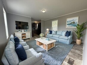 Building Photo - 11827 Cascade Cir