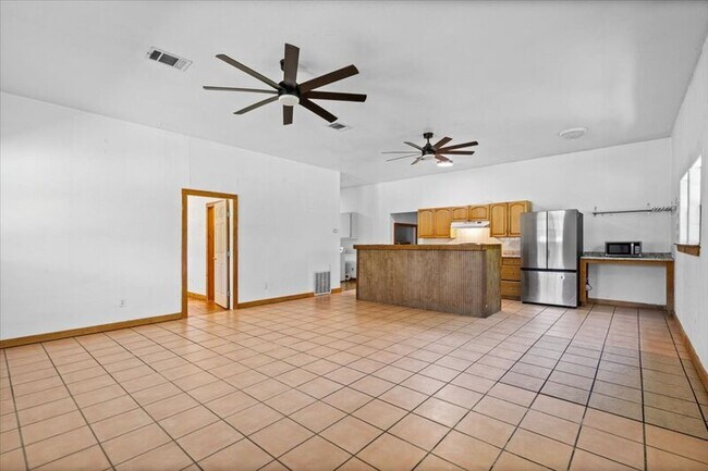 Foto del edificio - 555 Harmon Hills Rd