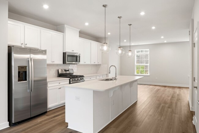 Building Photo - Available NOW! 4 Bed, 4 Bath in 751-South Neighborhood!