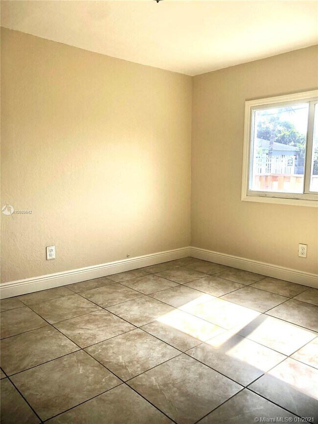 Foto del edificio - 1547 NW 66th St