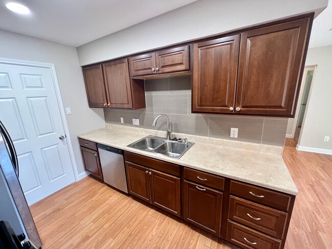 Building Photo - 2600 Sweet Clover Dr
