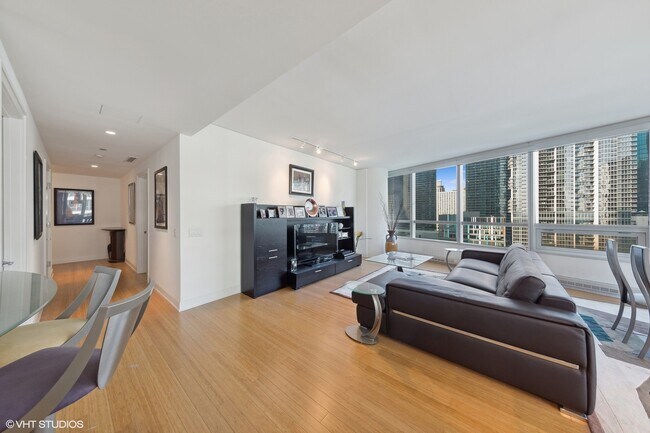 Foto del edificio - 340 E Randolph St