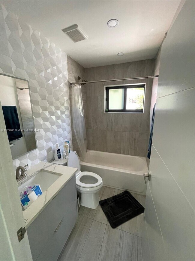 Foto del edificio - 9701 NW 5th Ave