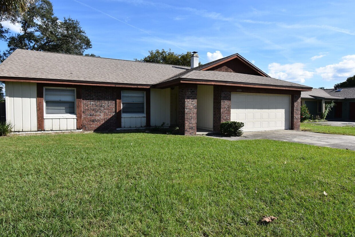 Foto principal - APOPKA: 3 bed/2 bath POOL HOME - AVAILABLE...