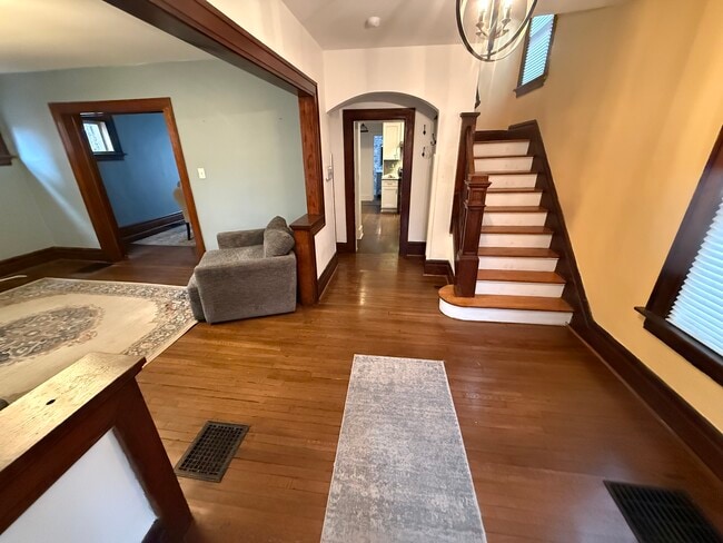 Building Photo - 675 Linwood Ave