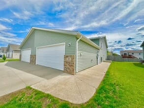Building Photo - 983 42nd Ave W