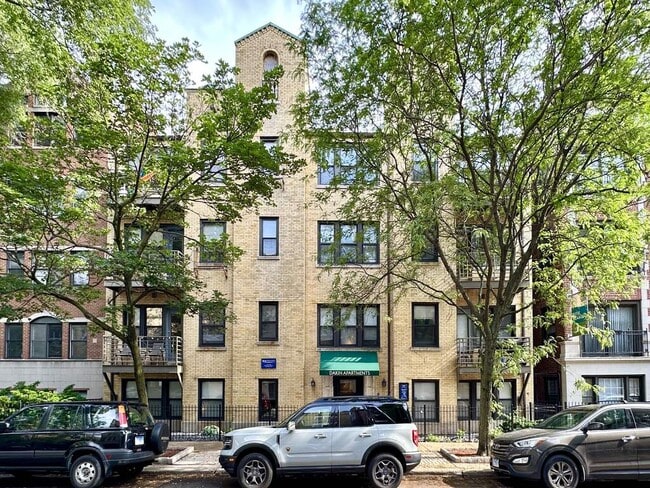 Building Photo - 909 W Dakin St