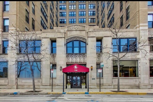 Building Photo - 728 W Jackson Blvd