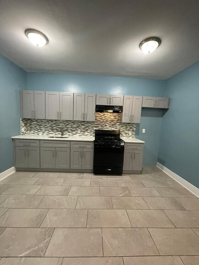 Foto principal - 156 Randolph Ave