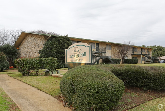Building Photo - Carriage Hill