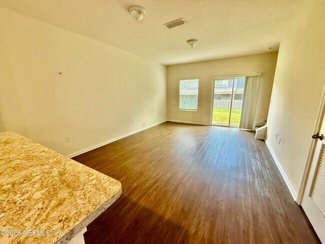 Foto del edificio - 8006 Echo Springs Rd