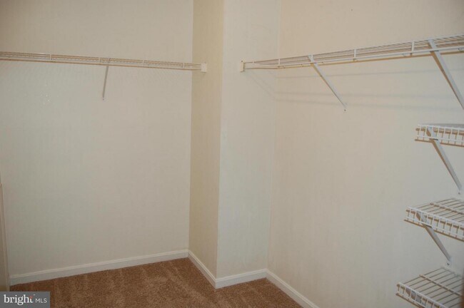 Foto del edificio - 8200 Blue Heron Dr