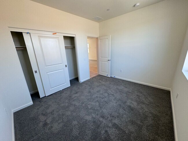 Foto del edificio - 4047 Summer Way