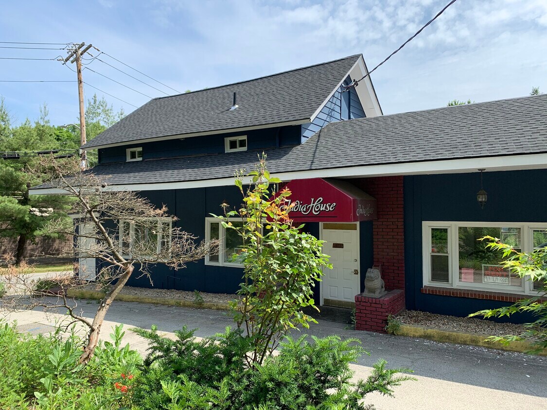 second floor - 2089 Albany Post Rd