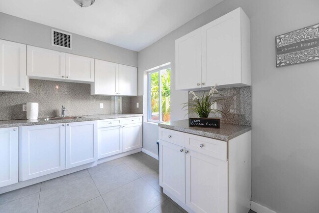 Foto del edificio - 435 NE 69th St