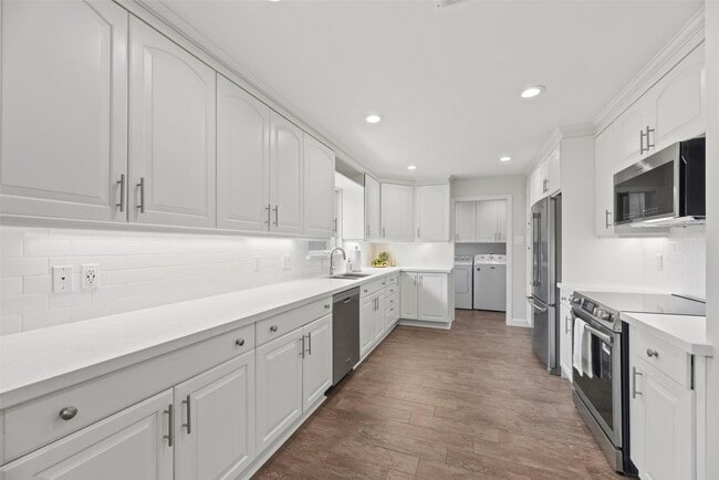 Building Photo - 7211 Alderney Dr