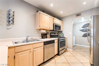 Building Photo - 1626 Hennepin Dr