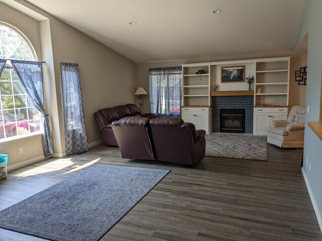 Front Room - 2550 SW Talon Loop