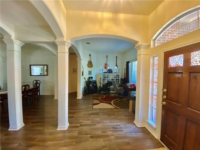 Foto del edificio - 15802 Garrison Cir