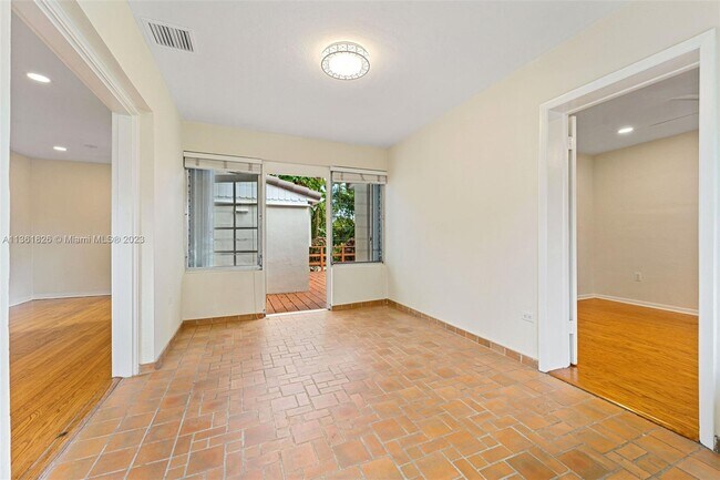 Building Photo - 5726 SW 42nd St