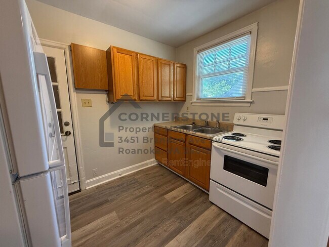 Foto del edificio - 355 Highland Ave SW