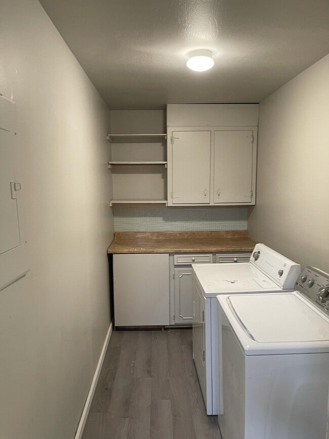 Laundry - 519 Beaulah Ave