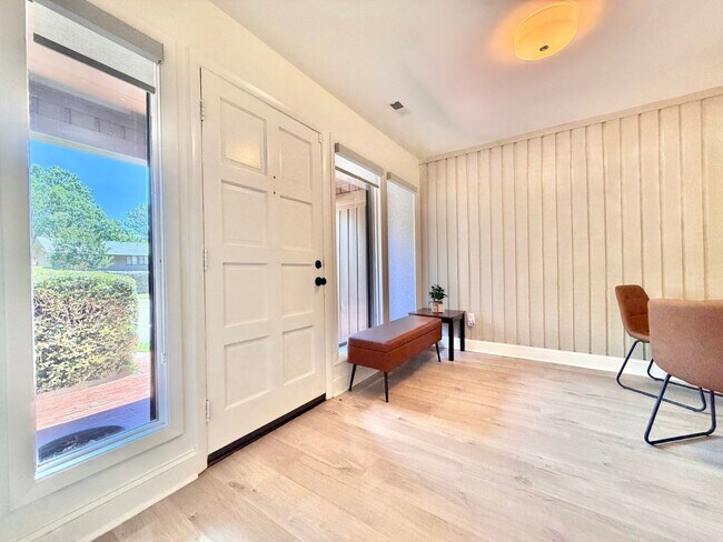 Foto del edificio - 907 Oak Tree Dr