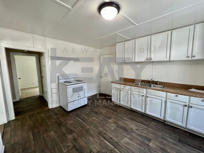 Building Photo - 3 Bedroom, 1 Bathroom Home!
