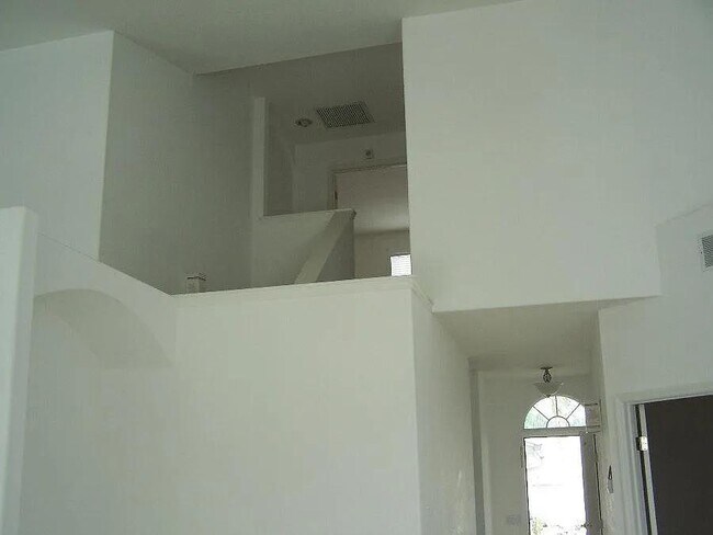 Building Photo - 2405 SW 20th Terrace