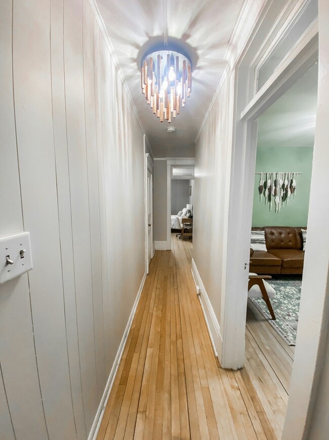 Building Photo - 209 E 3rd St