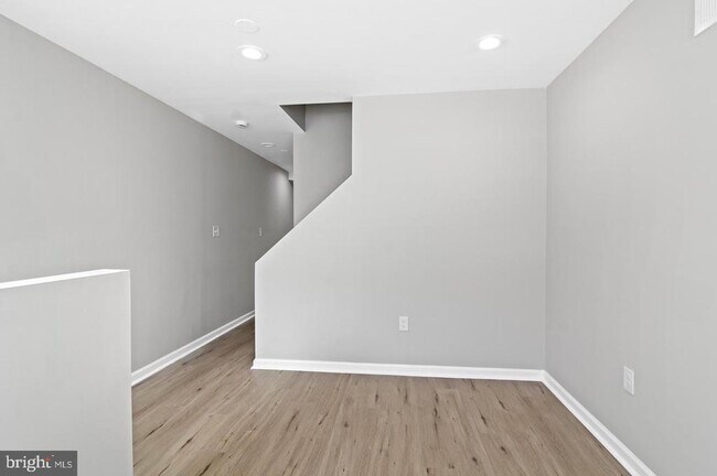 Foto del edificio - 1346 N Carey St