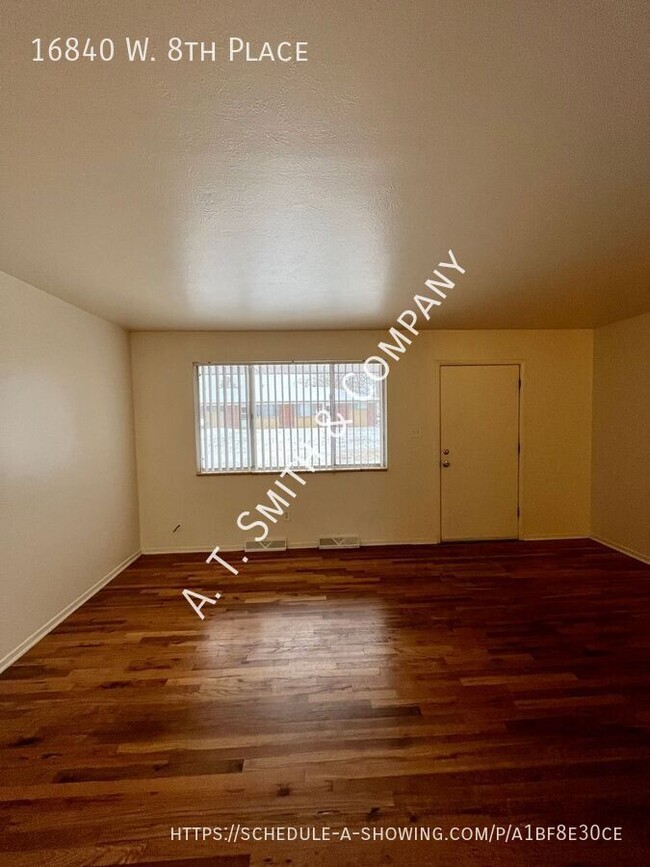 Building Photo - Great Golden location!!  2 bed 1 bath with...