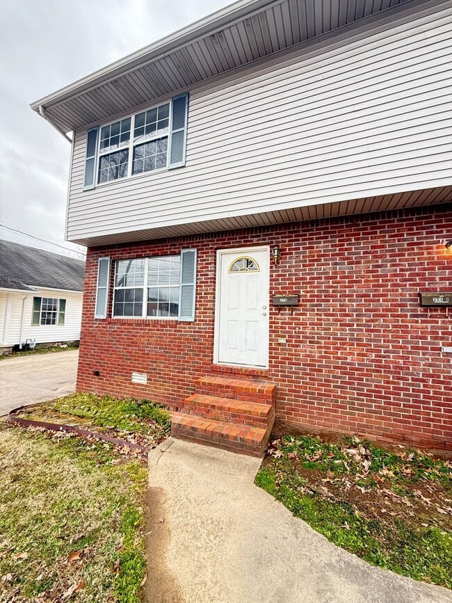 Building Photo - 214 Olive St