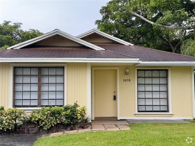 Building Photo - 3658 E Bell Dr