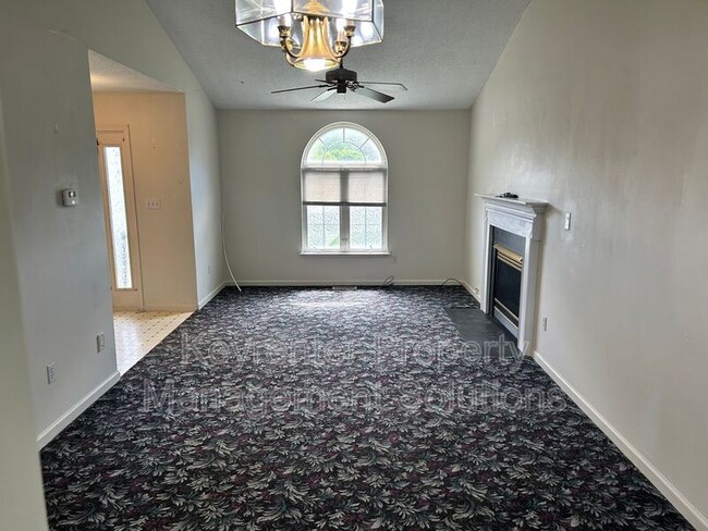 Building Photo - 2055 Hampton Dr