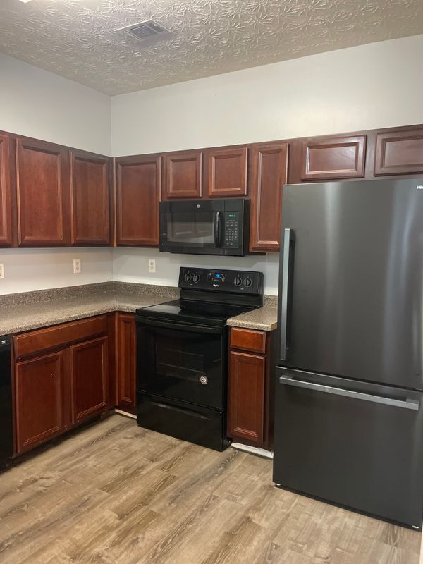 Building Photo - 6316 Ellenwood Dr