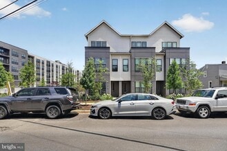 Building Photo - 5851 Columbia Pike