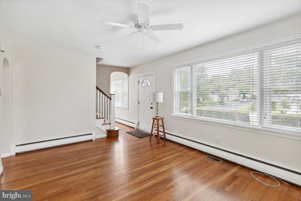 Primary Photo - 210 Walnut St