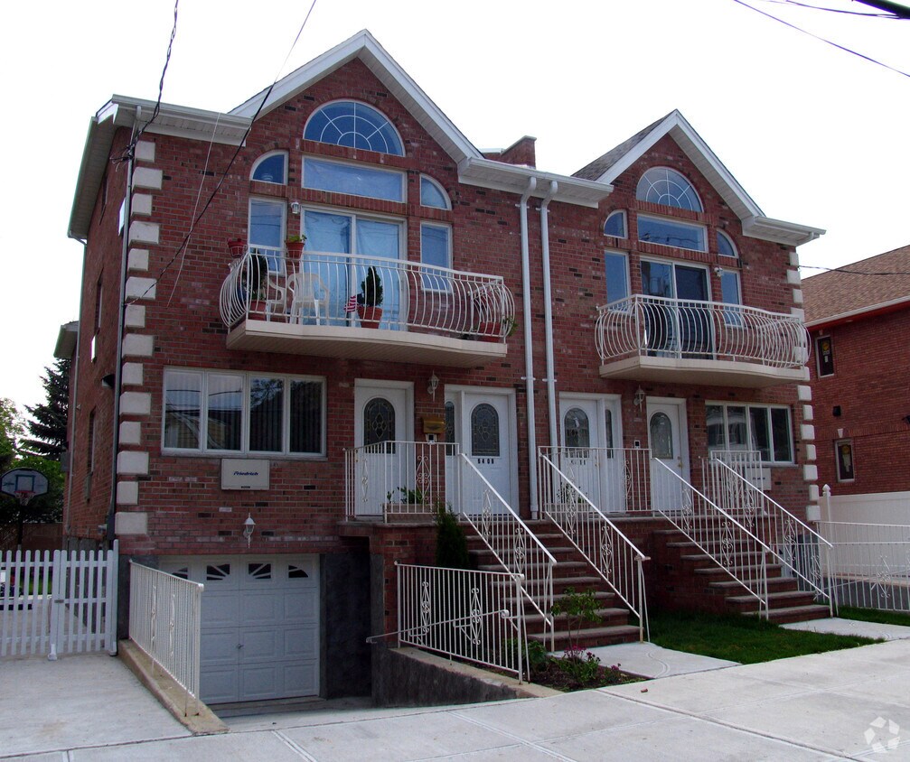 6409 Pleasantview St, Middle Village, NY 11379 Apartments in Middle