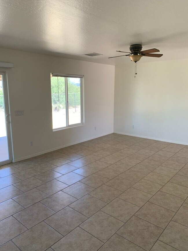 Building Photo - Great Rimrock Rental