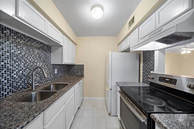 Building Photo - 8429 Hearth Dr