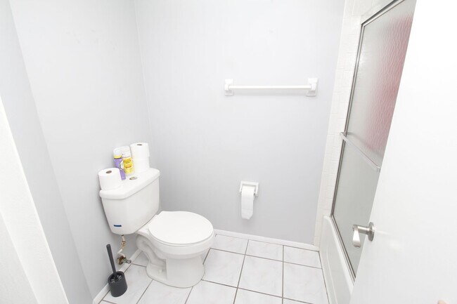 Building Photo - 975 Sonesta Ave NE